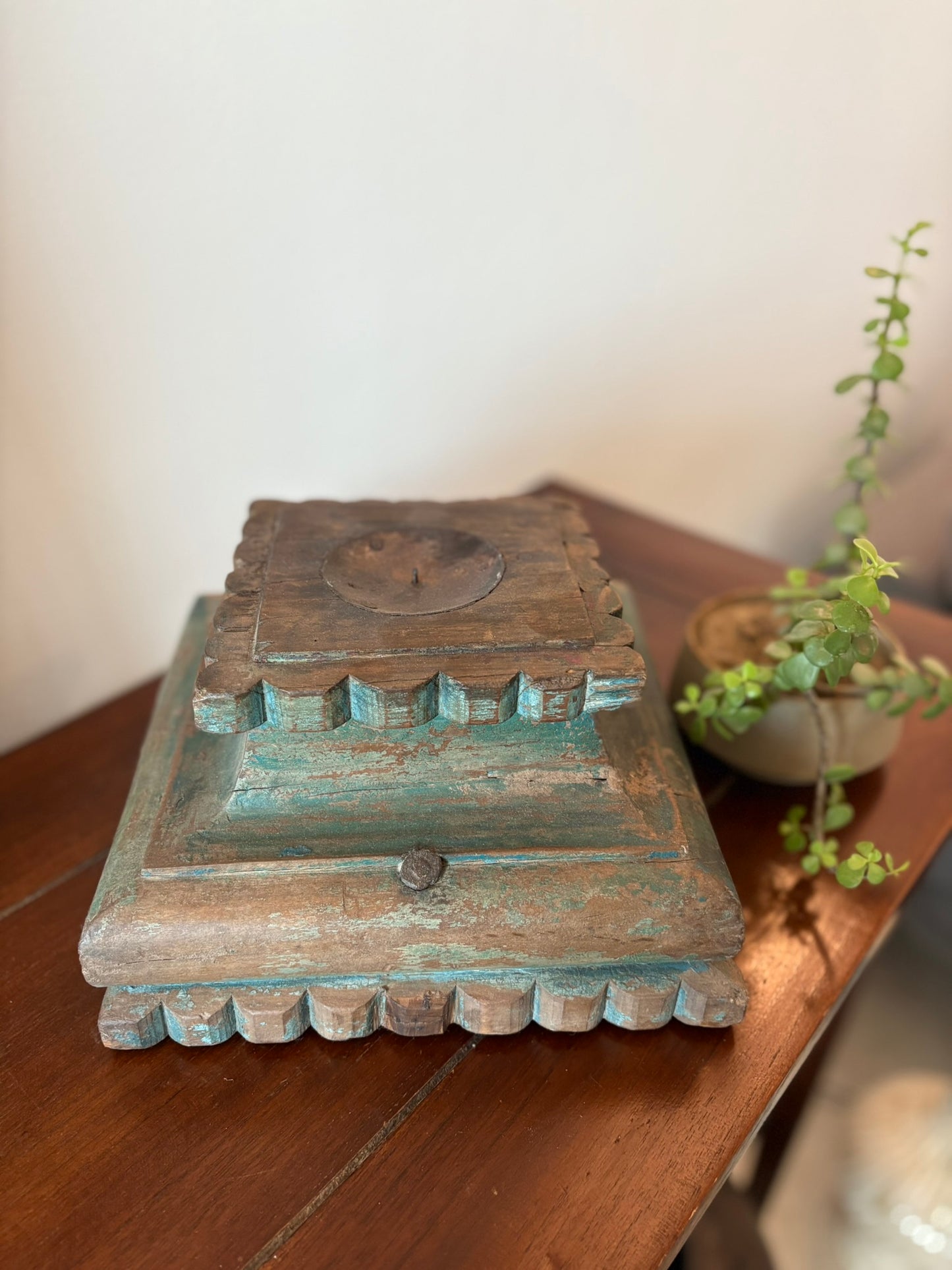 Vintage Scallops Pillar Base