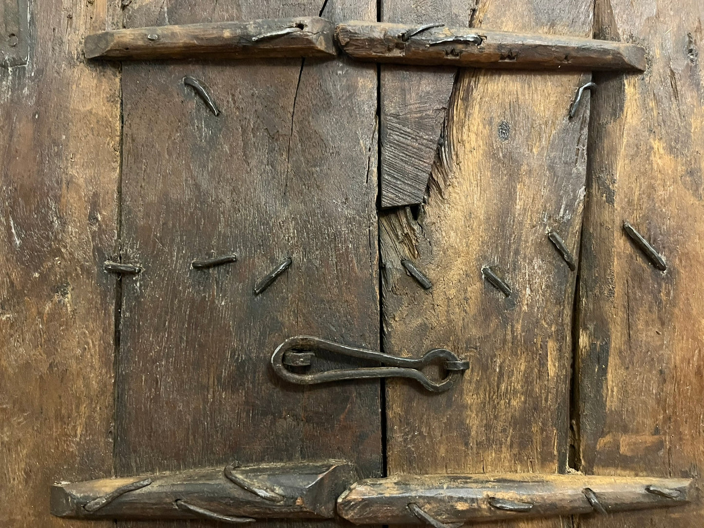 The Farah - Old Handcarved Window