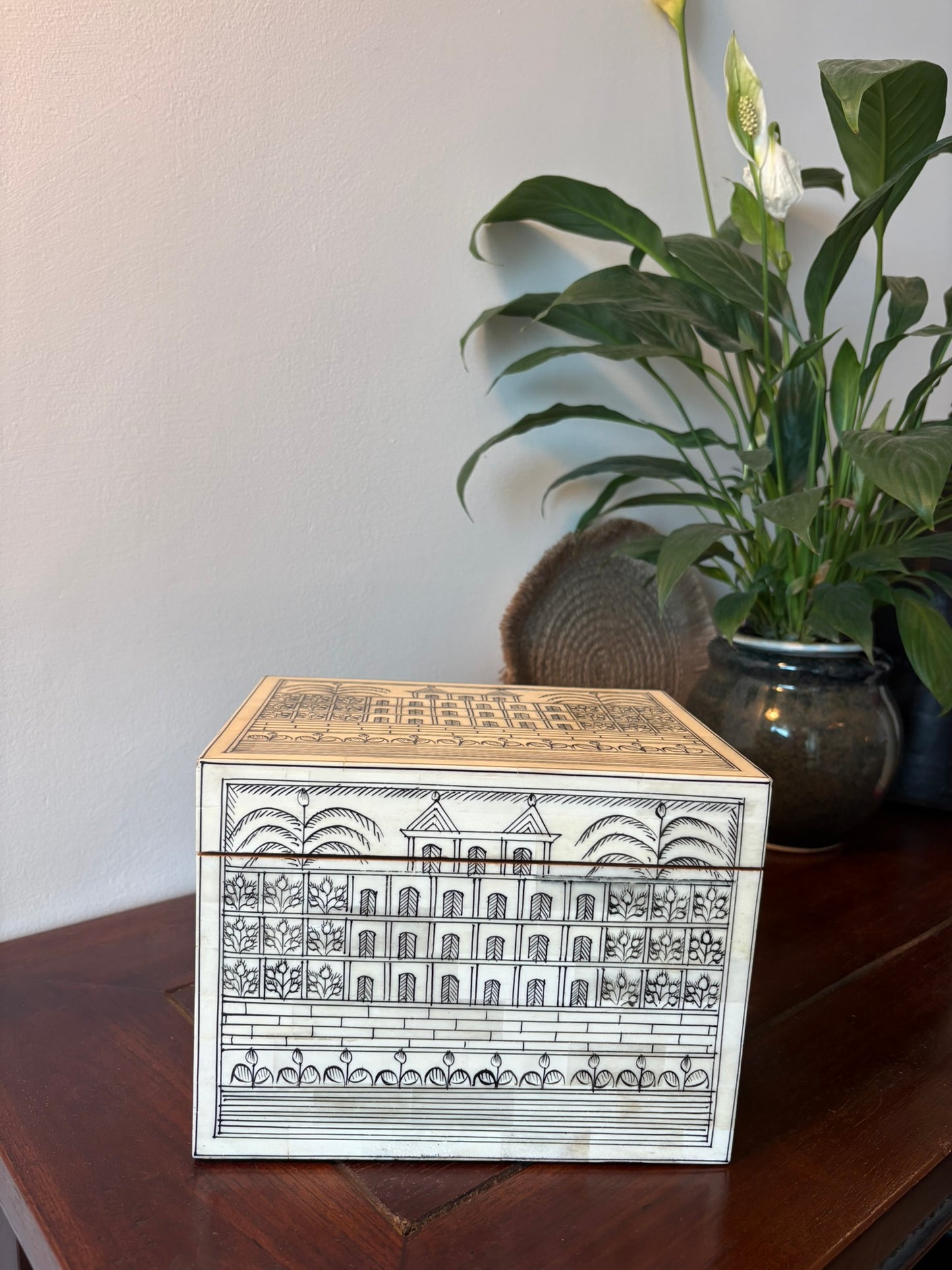 The Palace Garden - Hand Painted Keepsake Box